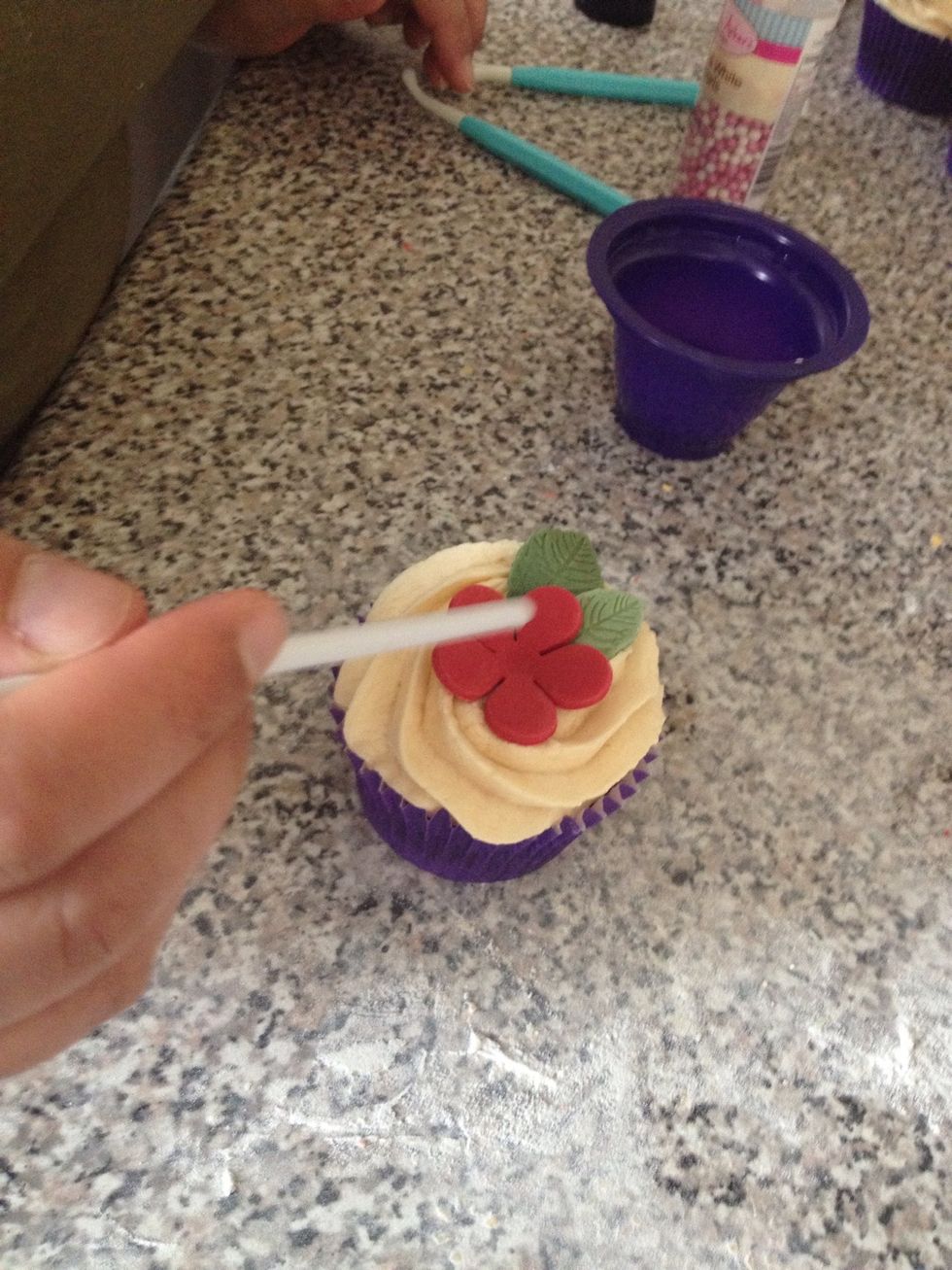 I made some fondant flowers and leaves to decorate them.