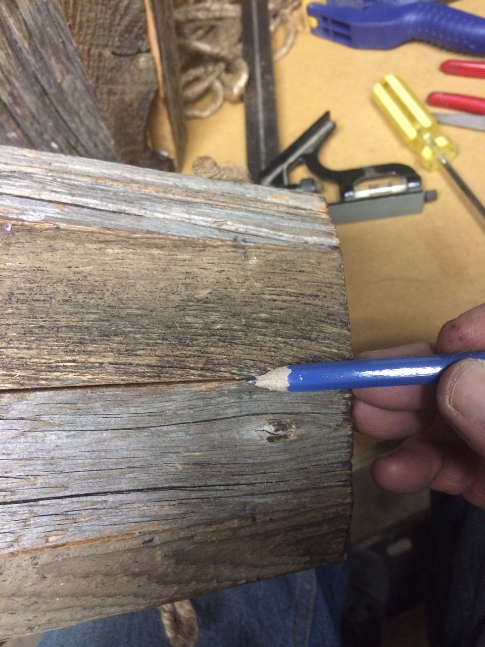 I marked the bottom a bit higher than an 1". So it's about 1 1/8"-1 1/4". Now do the same as the top but with 1 less wrap.