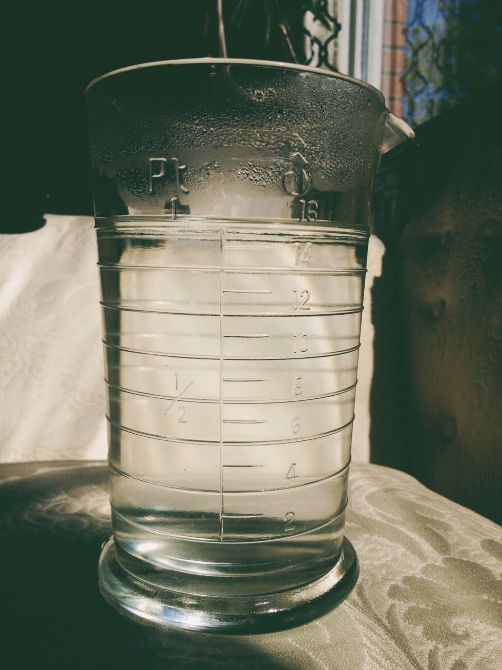 I measure out my coffee, but you don't need to if you watch the brew closely for portions. I thrifted this one- it pours terribly. Clive sells a kettle with a beautiful pour: http://d.pr/qUwe