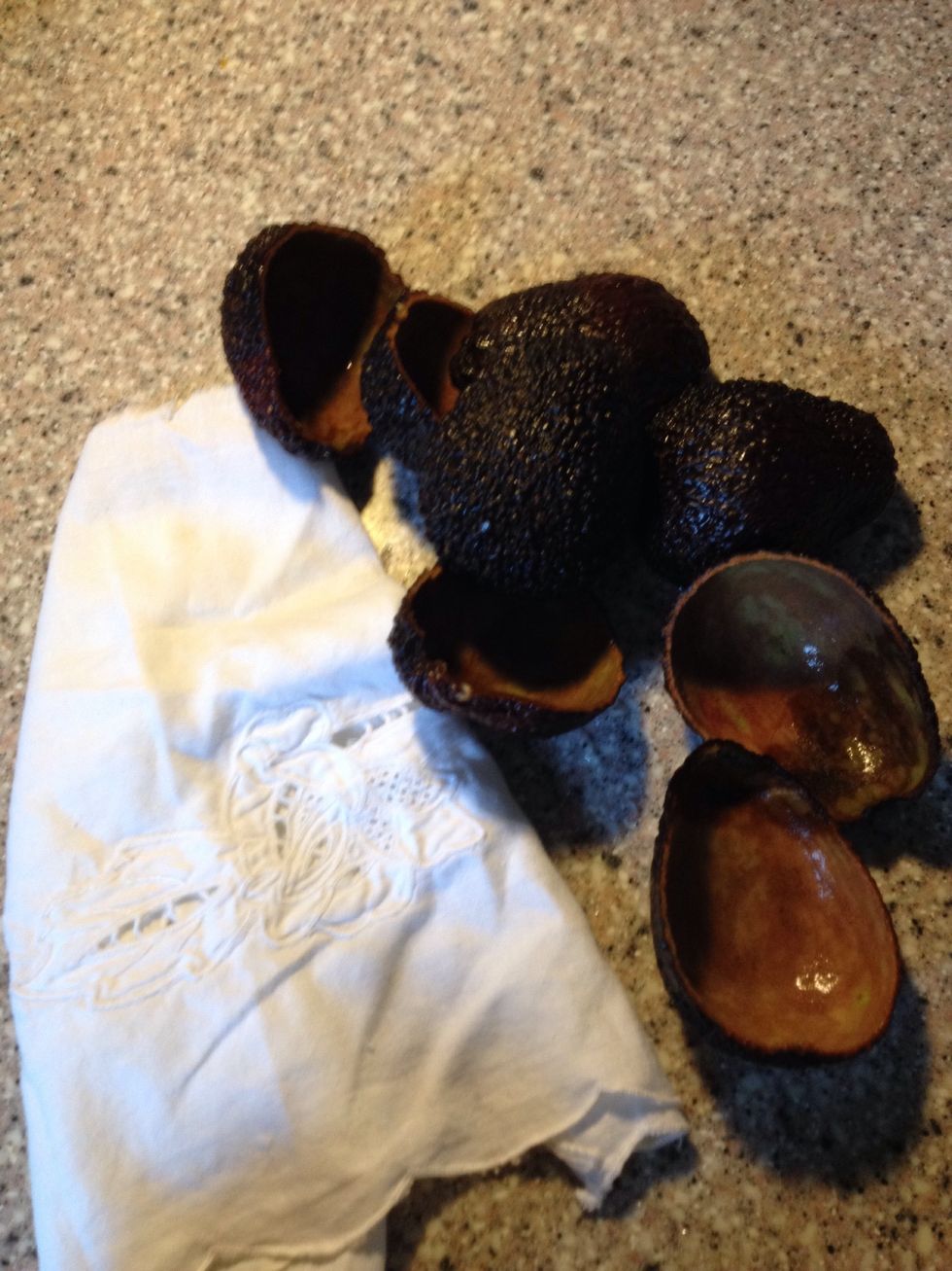 I often dye cotton or silk using plant materials, but I've never tried with avocado peel. The cotton here is a part of an old skirt. There is several tears in it so it will do for this test.