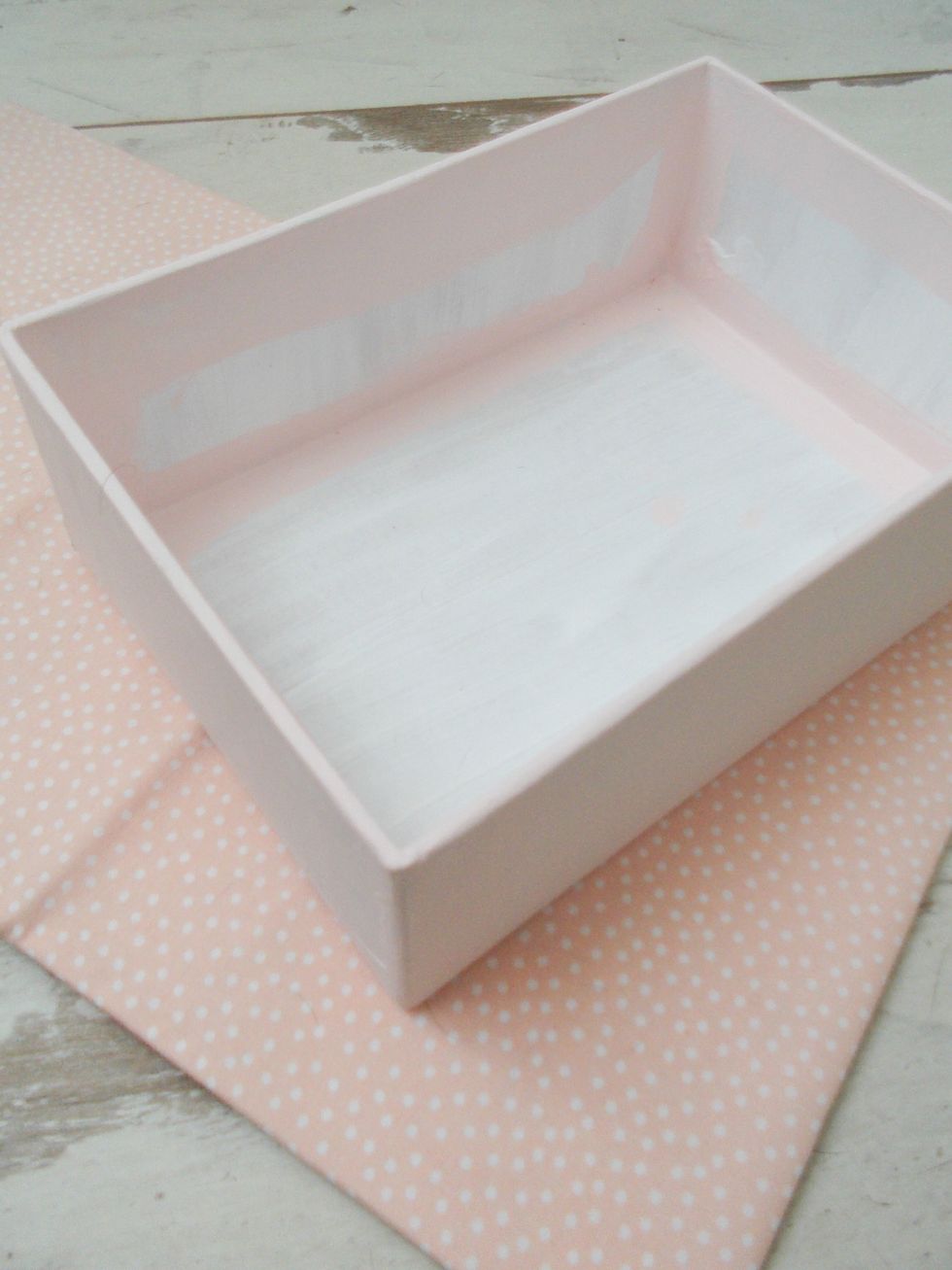 I painted all the corners of the box in a light pink color.
