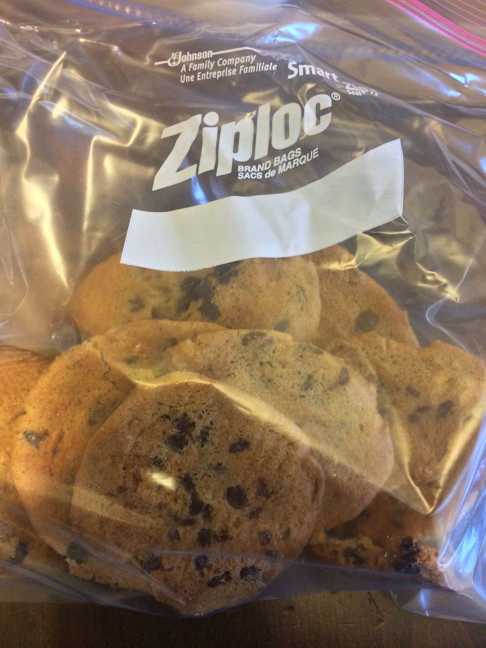 I placed the cookies in a ziploc bag to crushed them