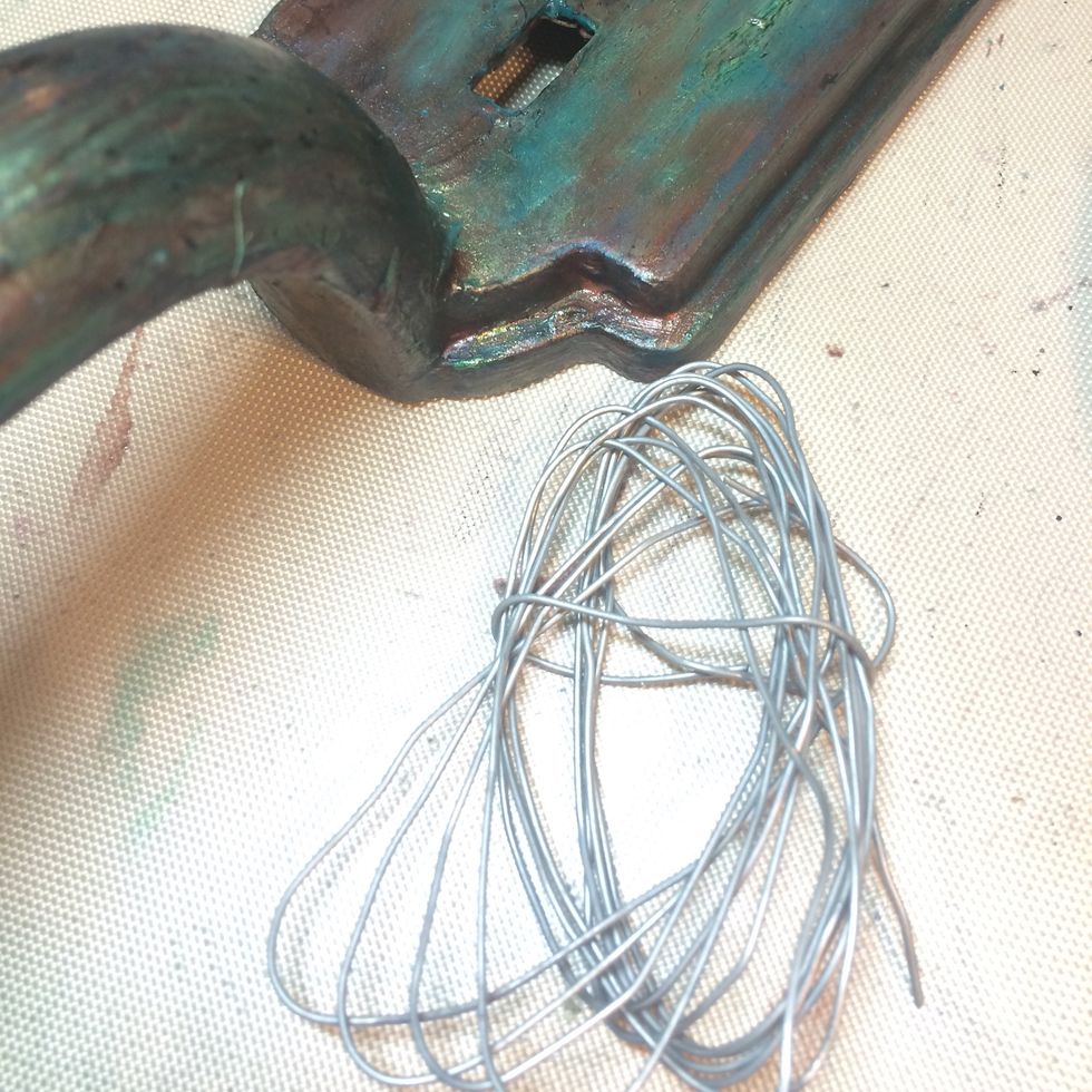 I planned on hanging this door handle on a fence. The wire I had was a stark contrast to the patina door handle so I had to fix that!