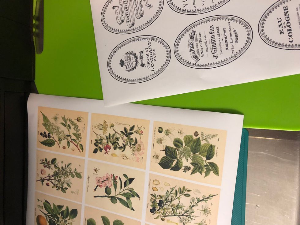 I printed two kind, one with flowers and the other with only black and white letters...