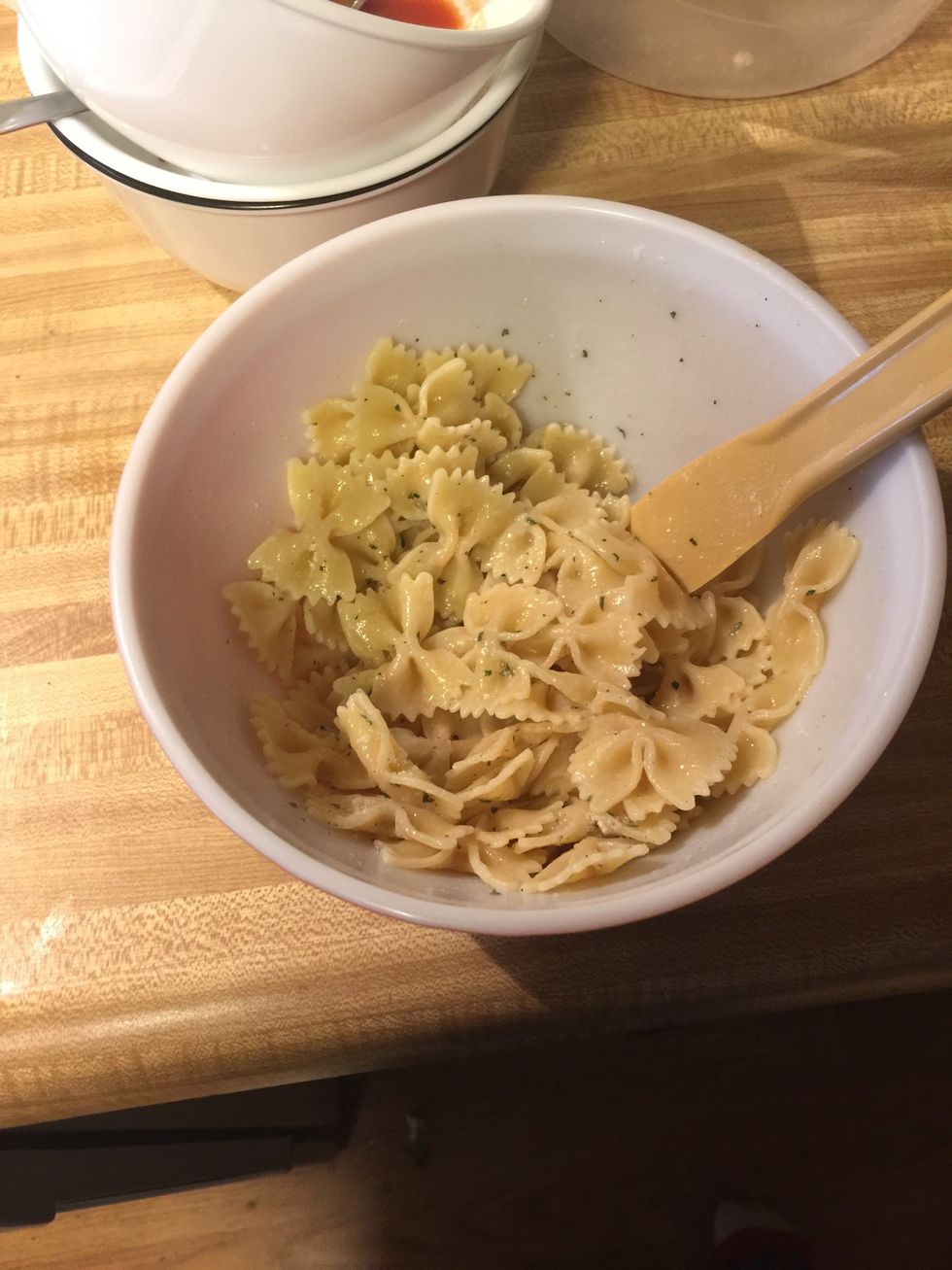 I put about 2 teaspoons in mine but you really just put in as much as you want or as little as you want