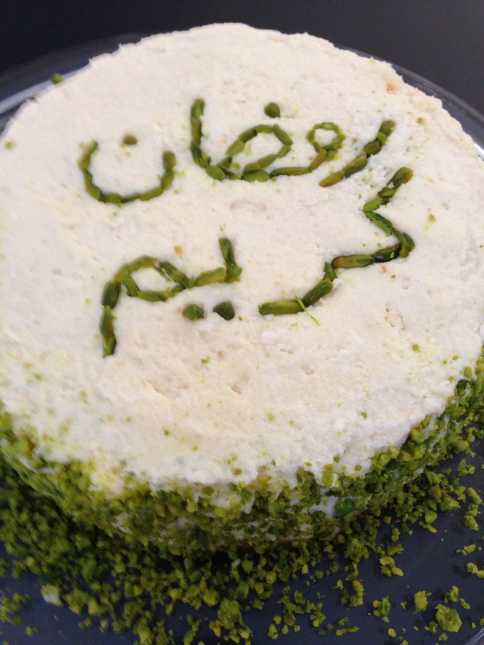 I put the achta on the the sides and finished it with ground pistachios