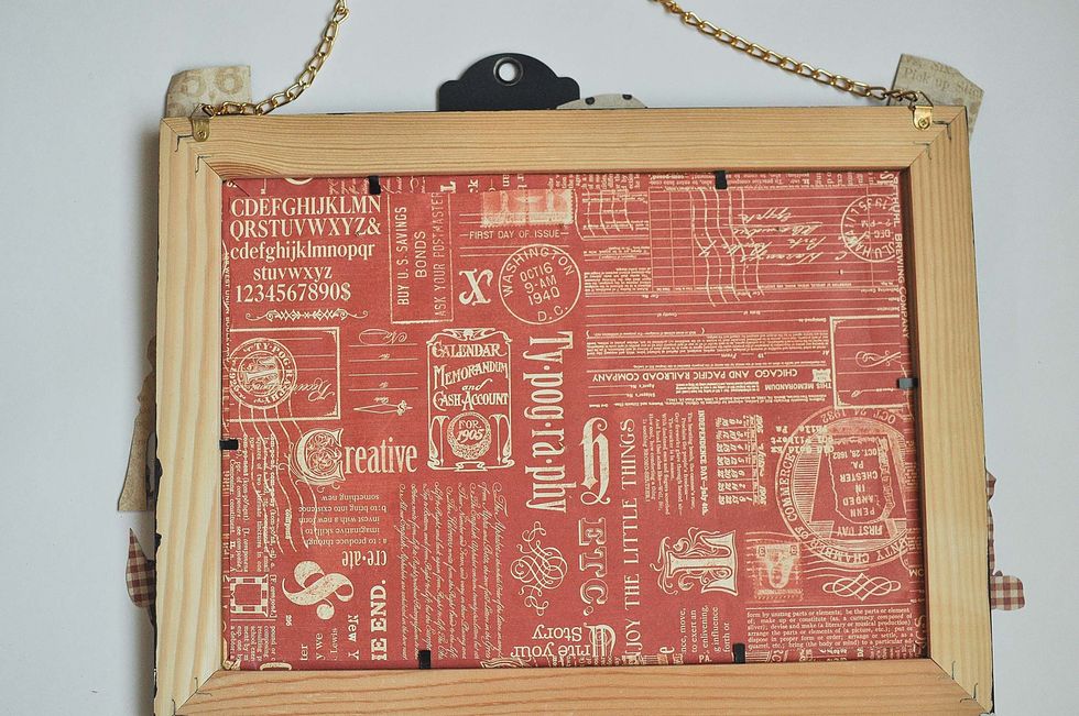 I put the metal pins to the other side o the frame, then I put the chain on it.