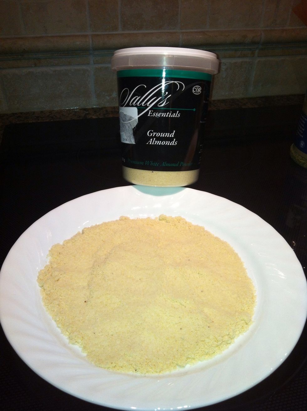 I sometimes replace the classic breadcrumbs crust with ground almonds or walnuts. Tonight I was using both breadcrumbs and ground almonds.