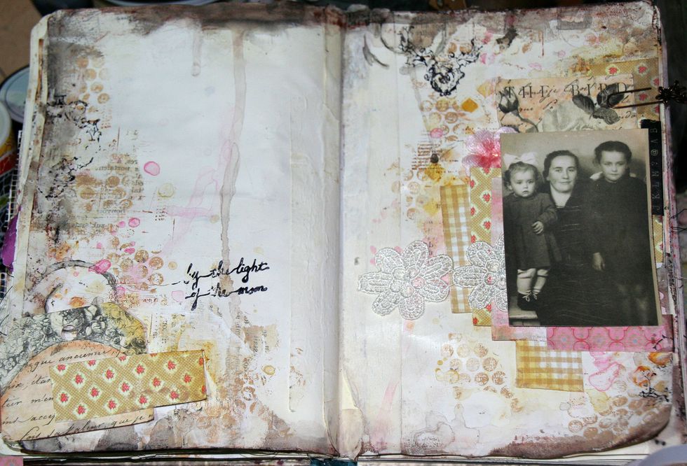 I start with the "big dots" stamp with Chalk Edger Shabby Tote then other stamps with Archival Black ink.