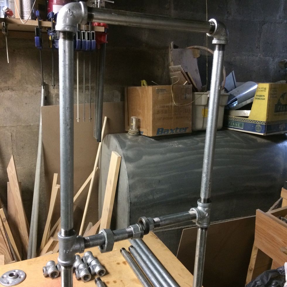 I started with a base and assemble it a piece at a time. Until I complete the end.