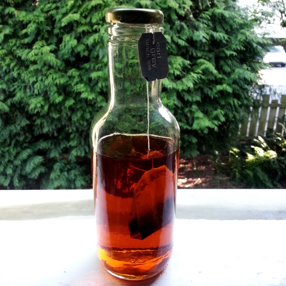 I steeped 3 teabags in about 600ml of gin for 48 hours at room temperature. Slosh around gently to agitate steeping and leave at room temperature away from direct sunlight.