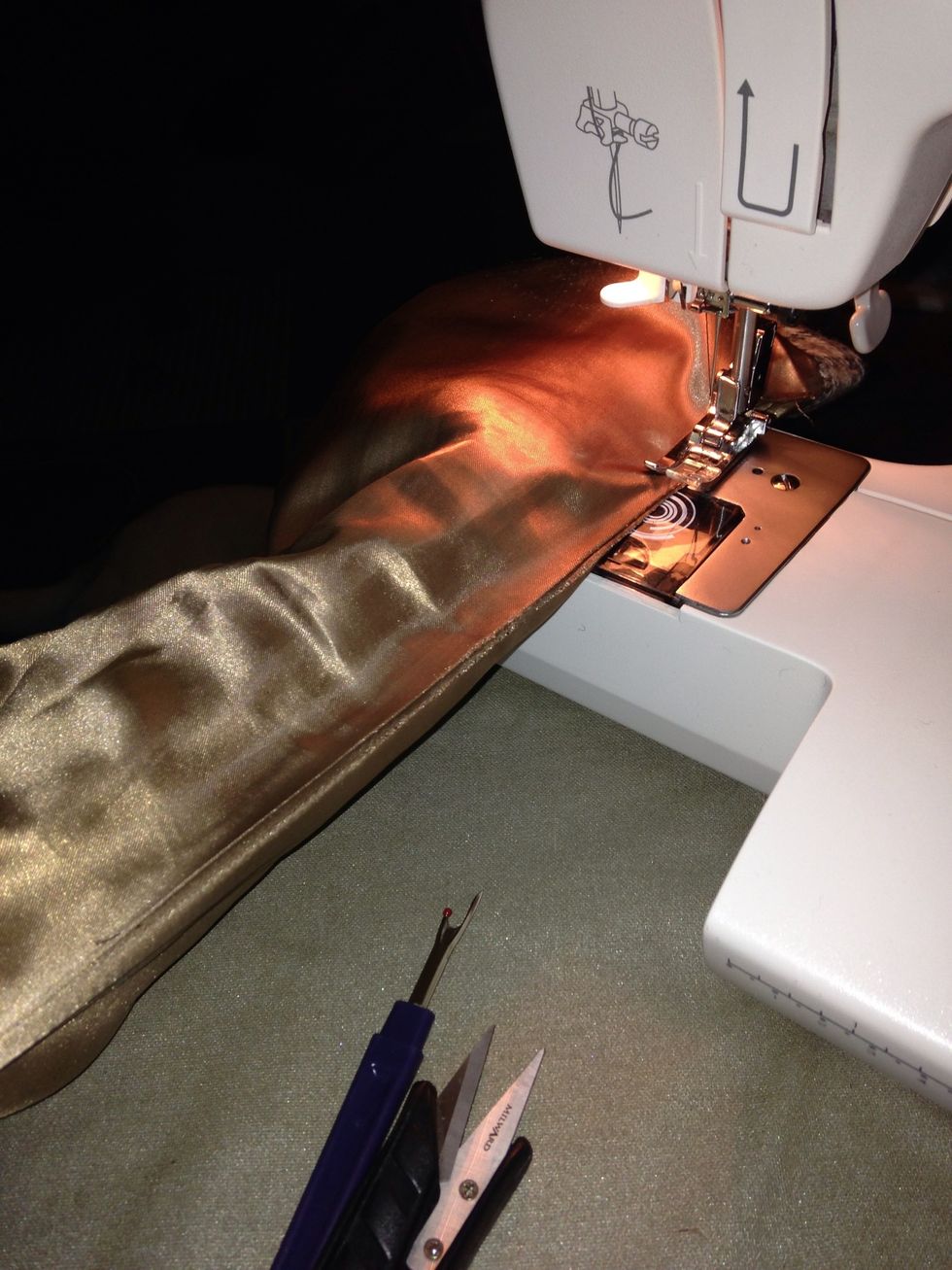 I then close the lining by cover stitching along the seem as close to the edge as possible.