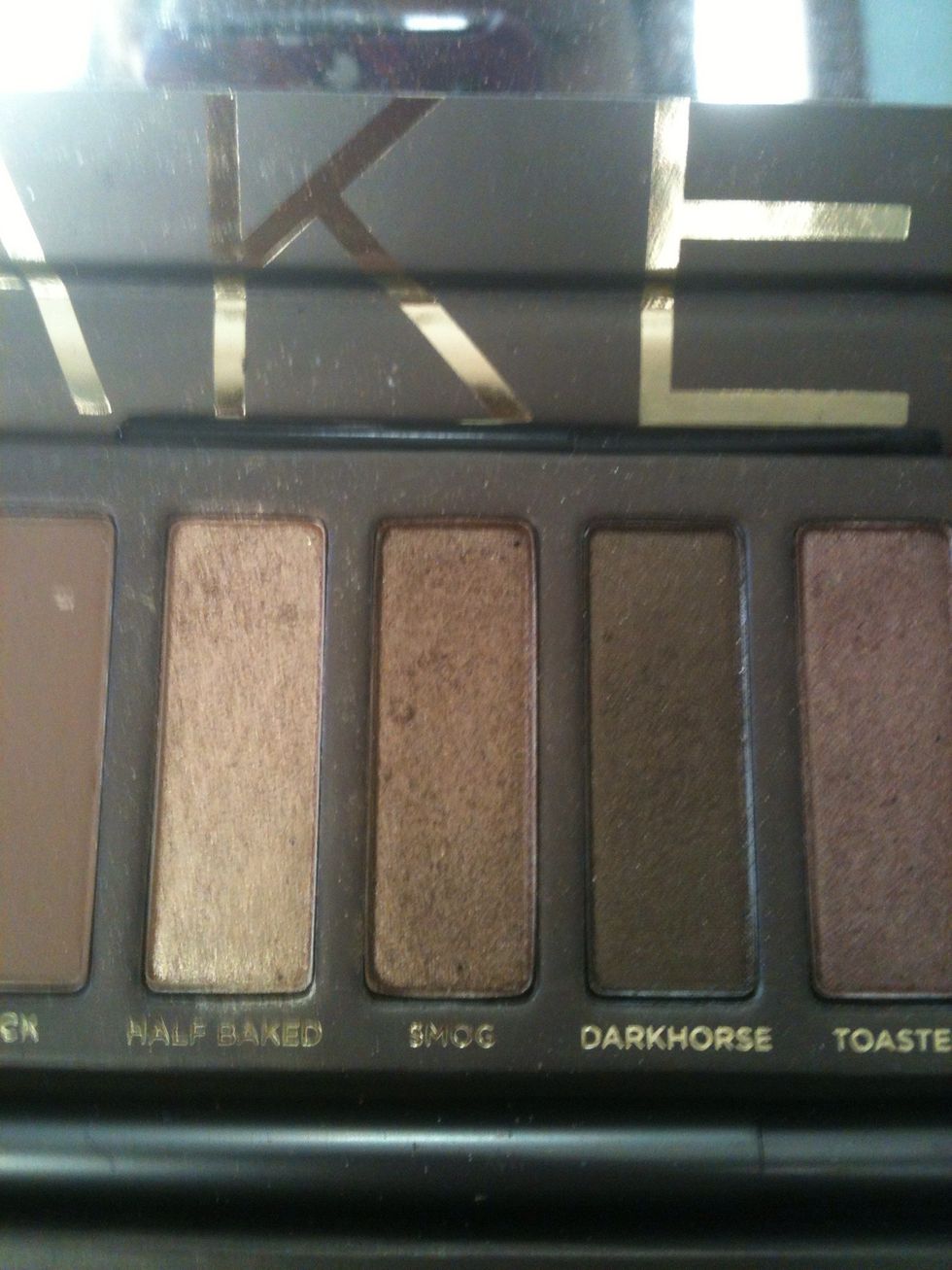 I then take half baked and mix with dark horse for the outter v of the eye