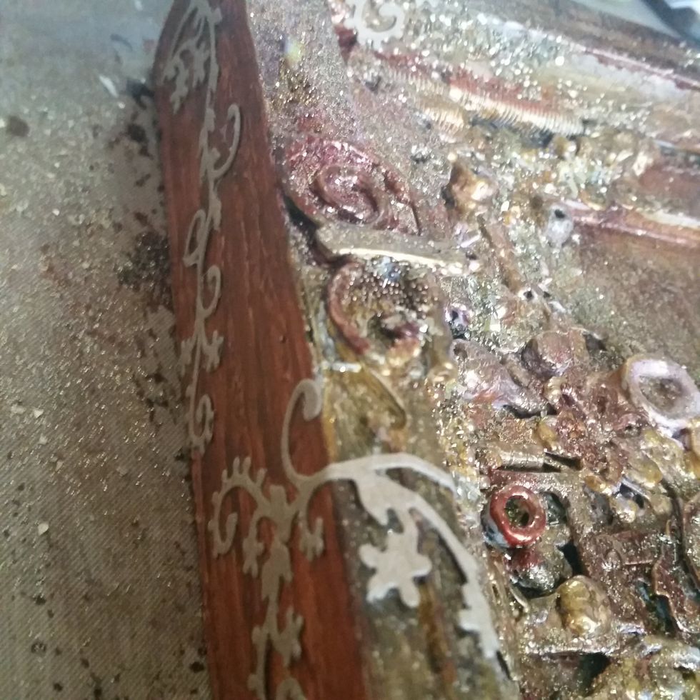 I then wrapped these shapes all around the sides, inside and out, up over the edges, to create even more texture all along the edges of sides of the frame.