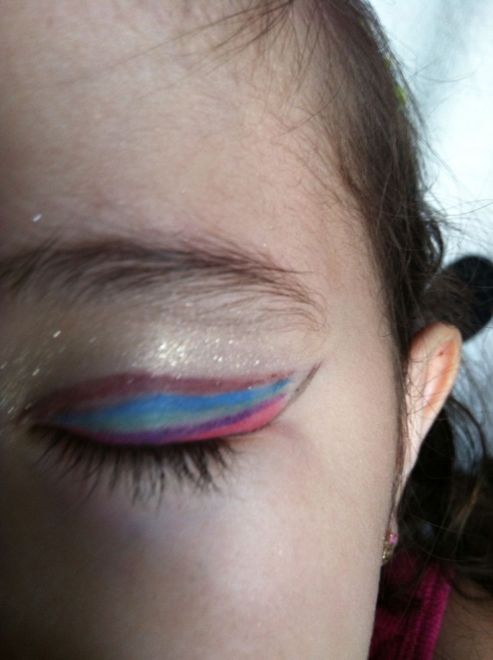 I think for young teens, they shouldn't use eyeshadows that are dark or smokey etc. I choose this fun spring or summery look. It's a rainbow of colored eyeshadow turned into eyeliners.