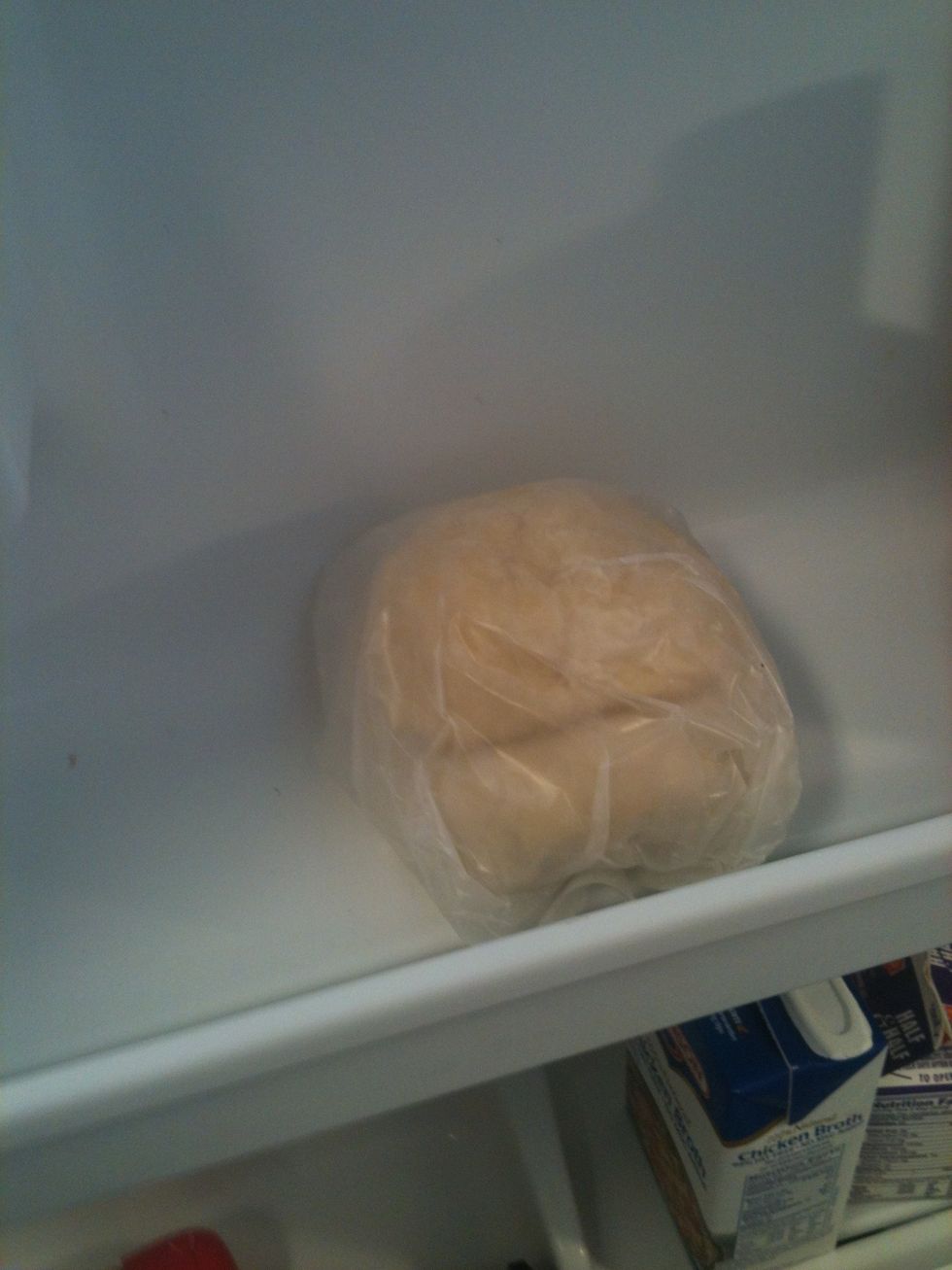 I think it's easier to roll out pie dough if you stick it in the fridge for a little bit before. So while I prepare the apples I stick the dough in the fridge!
