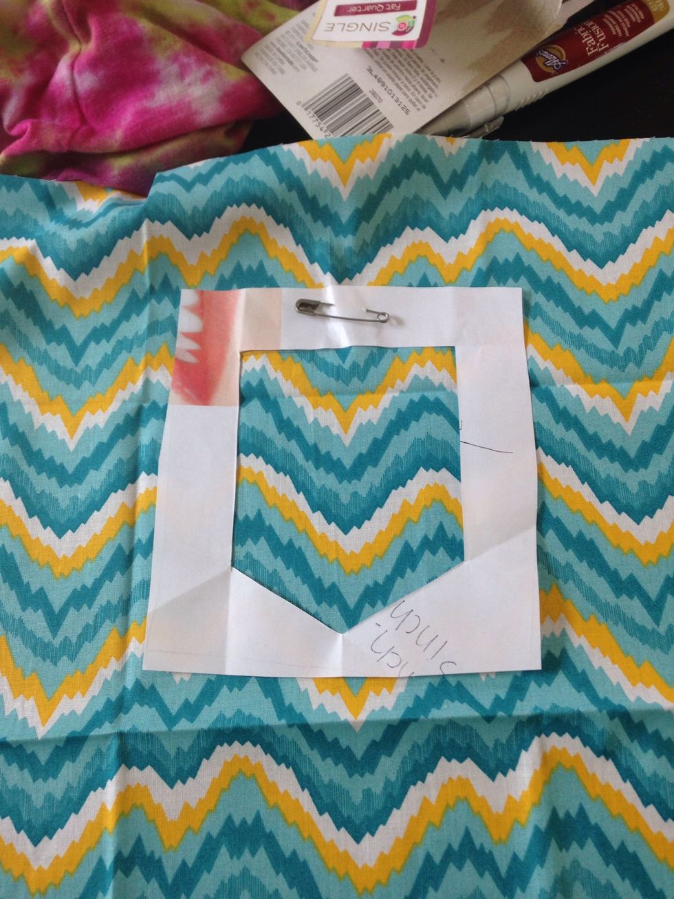 I took my other template and place it where I liked the pattern the most. And pined it down.