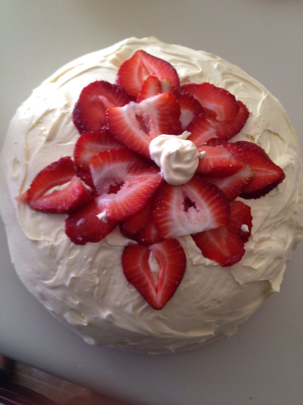 I tried to make a flower. Not sure if it looks like one but hey, I'm no cake designer.
