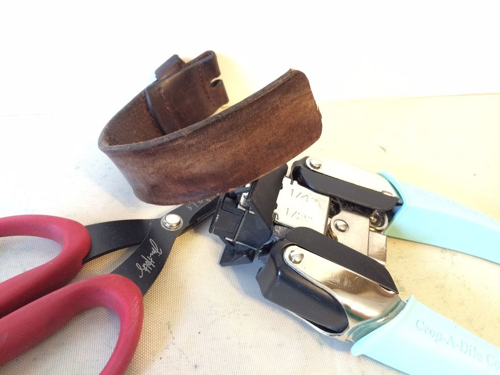 I trimmed the belt to my desired length and rounded the corners of the cut edge.