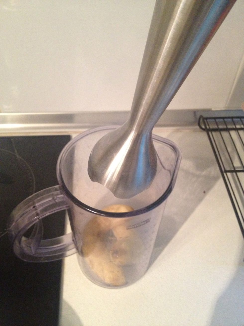 I use 3 medium size banana this should yield 1 cup. Whizz it up with hand blender or push thru sieves.