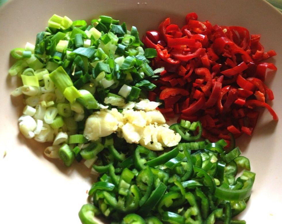 I use finely chopped of 1 garlic, 2 green chilis, 2 red chilis and 2 spring onions. Please adjust the chilis according to your likey.