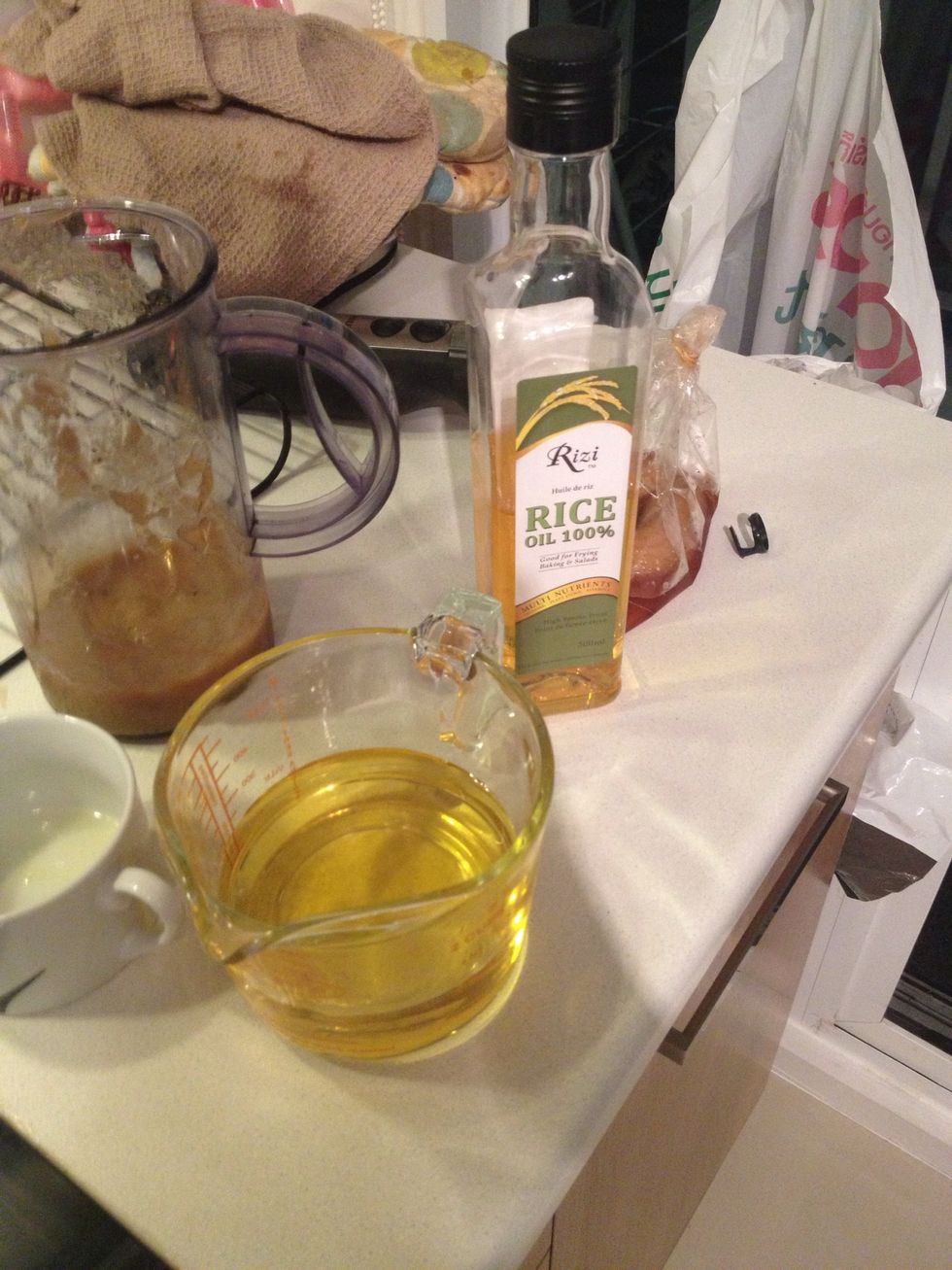 I use rice oil. You can use any light flavor oil, like sunflower & grape seed oil. Tip\ud83d\udca1Rice oil is rich in Vit E and Oryzanol (anti oxidants) omega 3&6 and has high smoke point. It's very versatile.