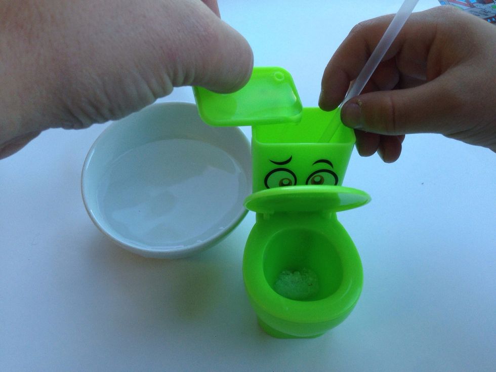 I use straw to mix as I dump lid full of water