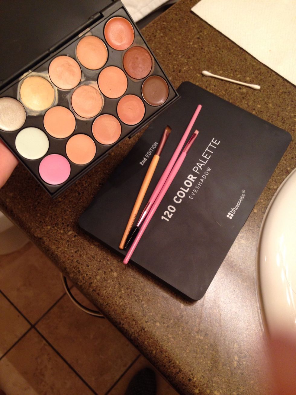 I use the bh cosmetics 120 2nd edition pallet and concealer pallet to create my eyebrows.