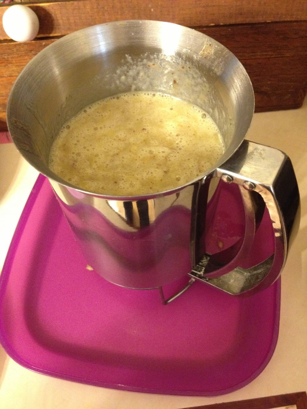 I use this pancake batter dropper thingymajig. I'm a dad, I just make the pancakes, I don't know all the "technical" terms ;)