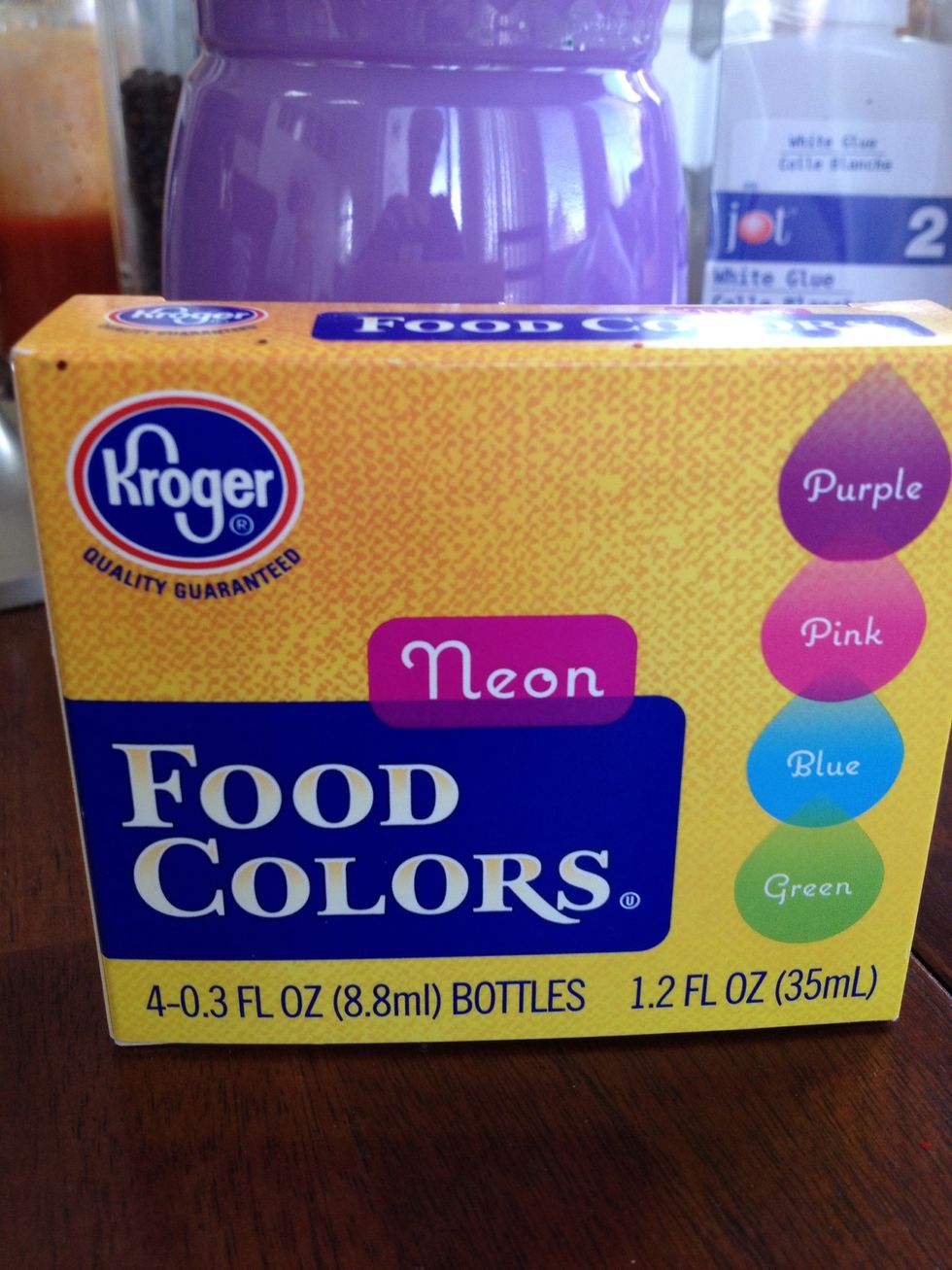 I used 6 drops of green food coloring.