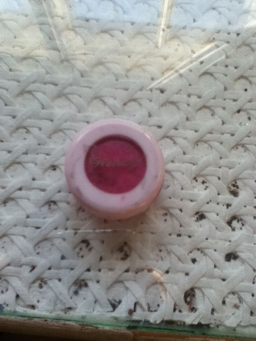 I used a sparkly pink pigment to add even more colour and some shimmer.