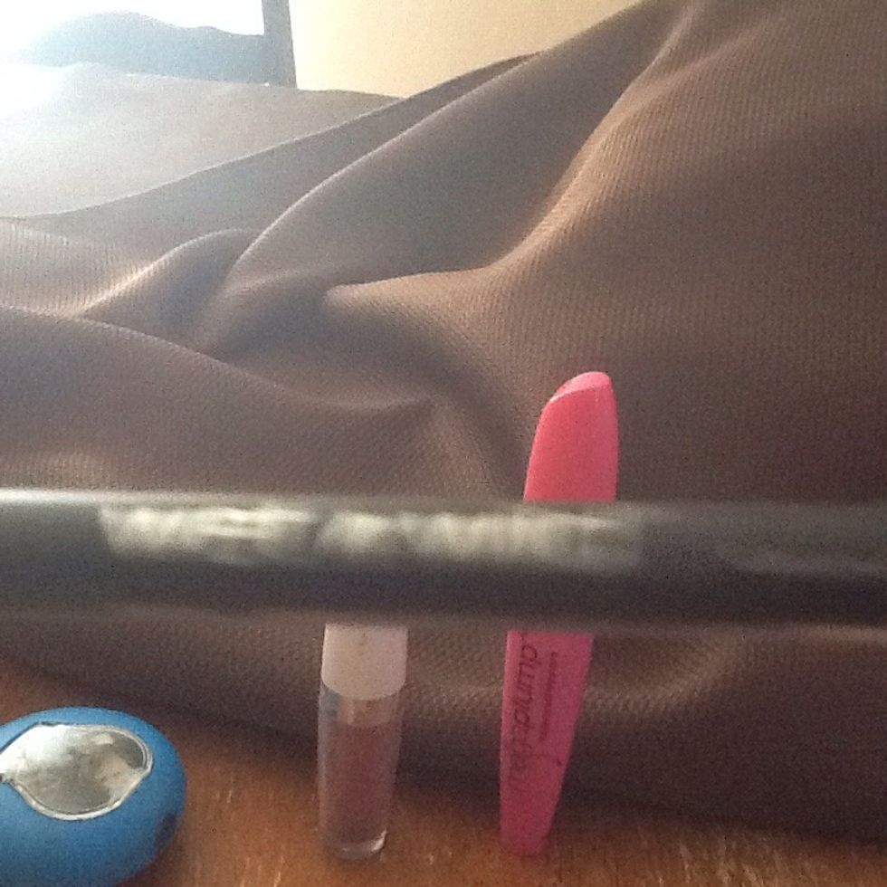 I used black eyeliner but if u have a lighter skin tone use brown eye liners