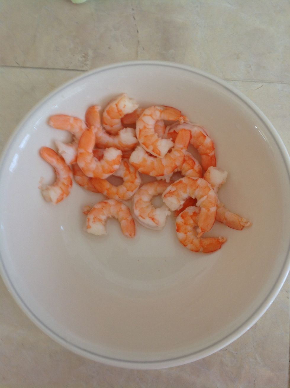 I used Costco's frozen shrimp, so i left it in the refrigerator to thaw overnight. You can use regular shrimp by boiling and letting them cool afterwards.