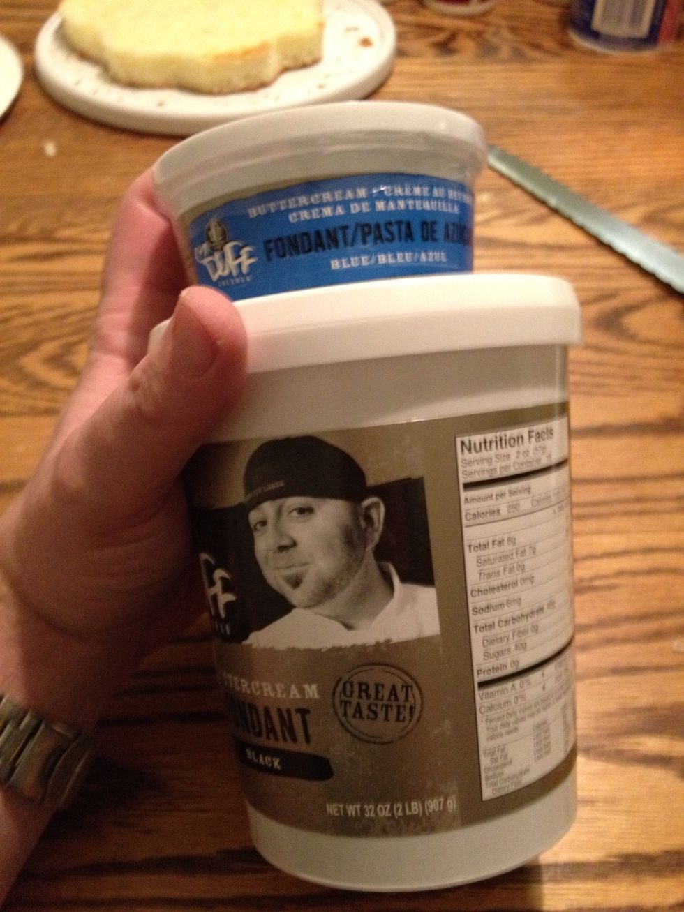 I used Duff black and blue fondant, as well as some Wilson's white fondant I had left from another project. You can purchase it at Hobby Lobby or Party City.