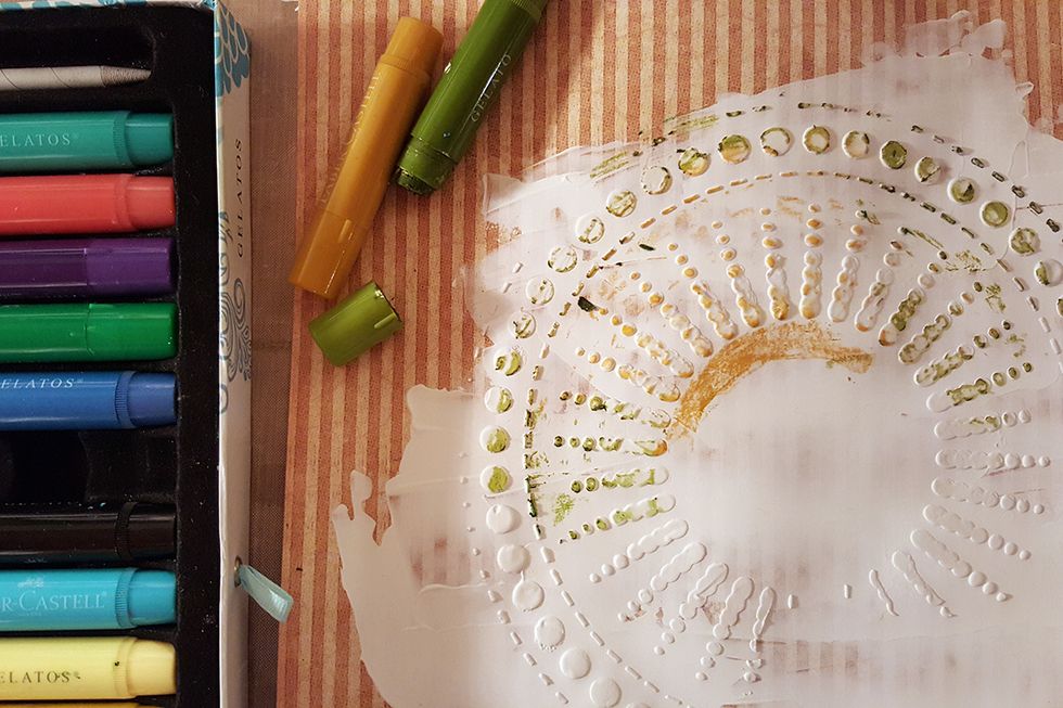I used Gelatos from Faber Castell to color the pattern.