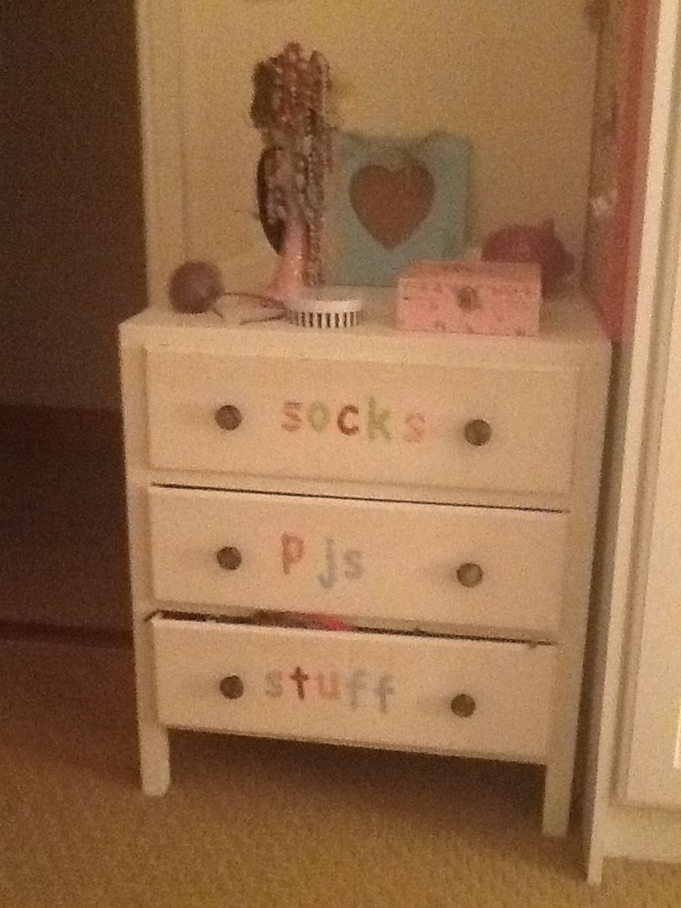 I used letter stickers to mark my drawers