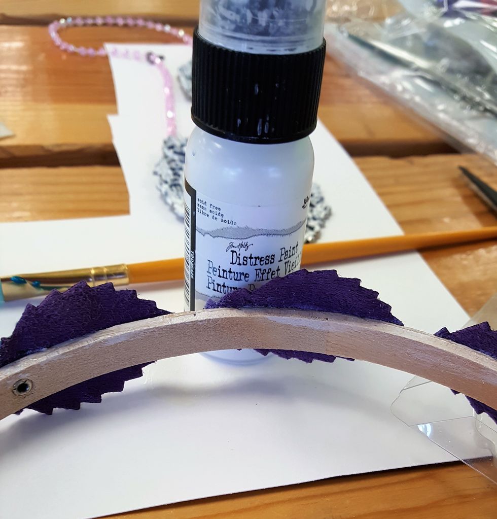 I used more white paint to distress the bigger loop and glued some of the leafs-ribbon to the outside.