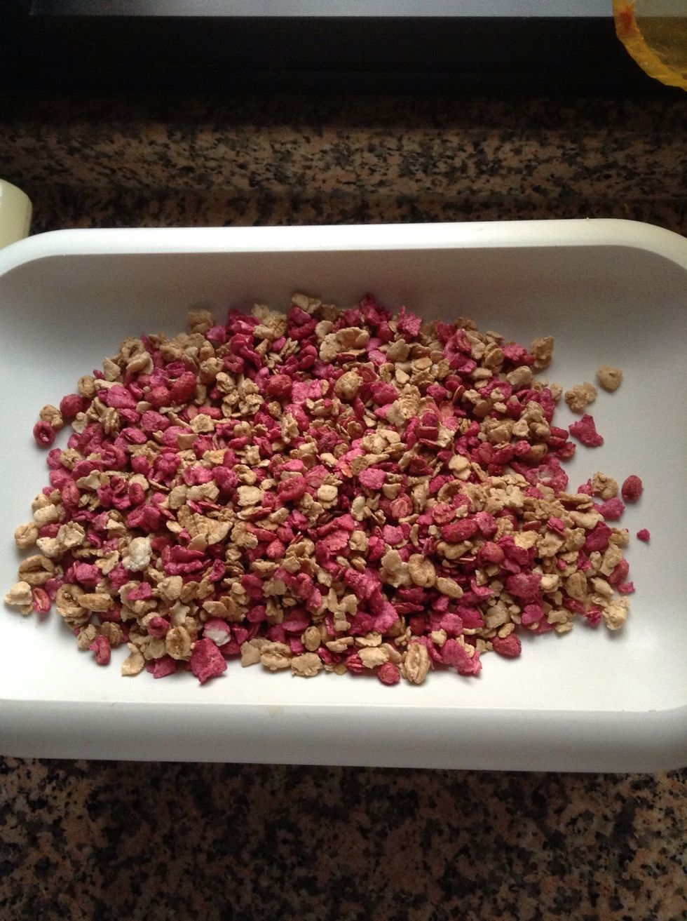 I used some red fruit flavoured crunchies, but other cereals are fine.