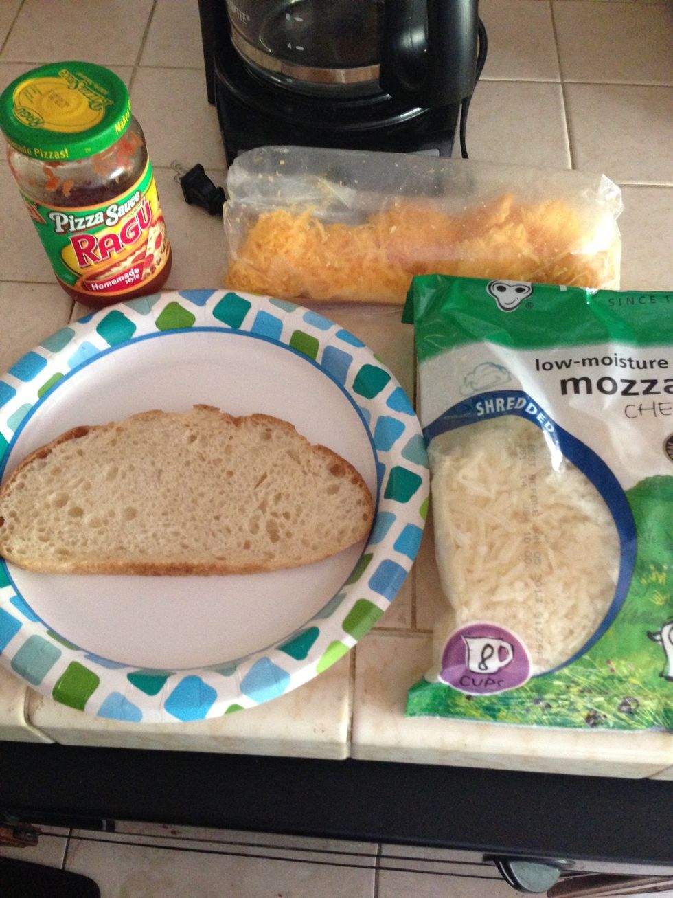 I used sourdough bread, but any bread works! Spaghetti sauce with some seasonings could replace the pizza sauce also (: