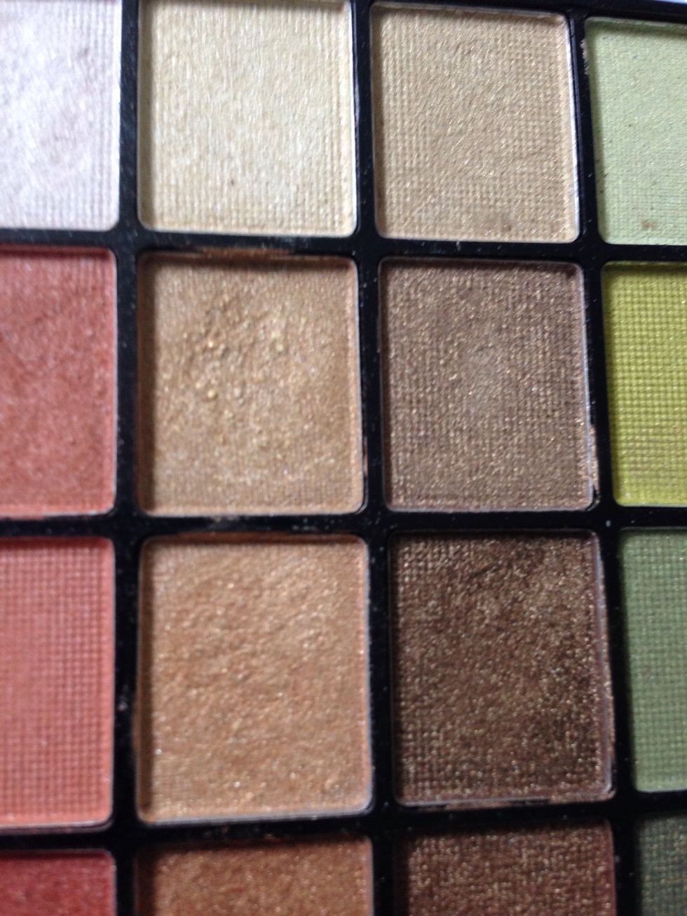 I used the gold shimmery colour from the Claire's eyeshadow pallet