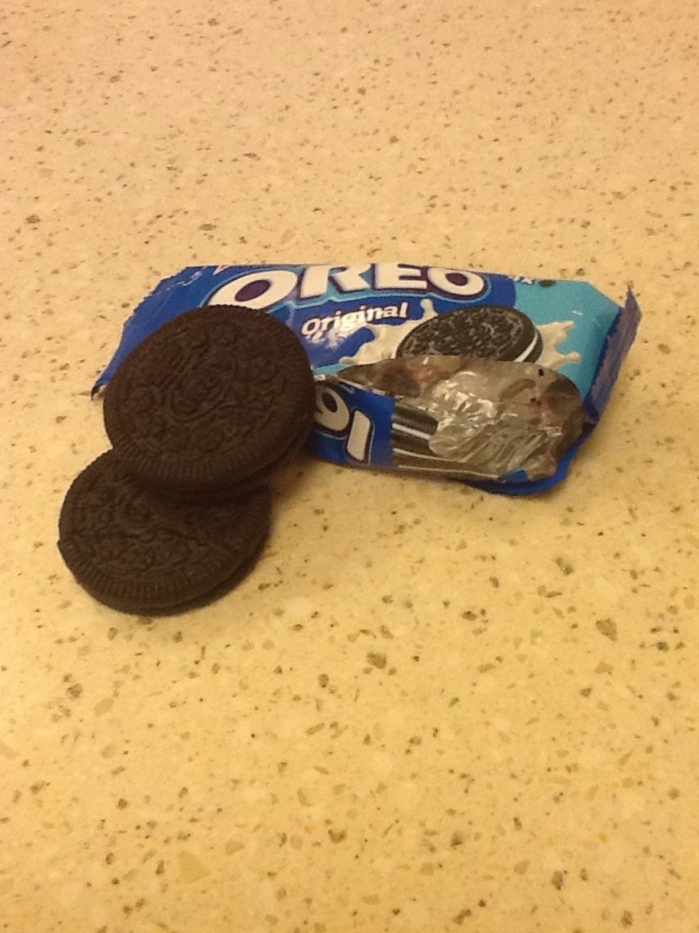 I usually take 2 Oreos ... You can take more or less .. Depends if you want your milkshake to be thick or thin