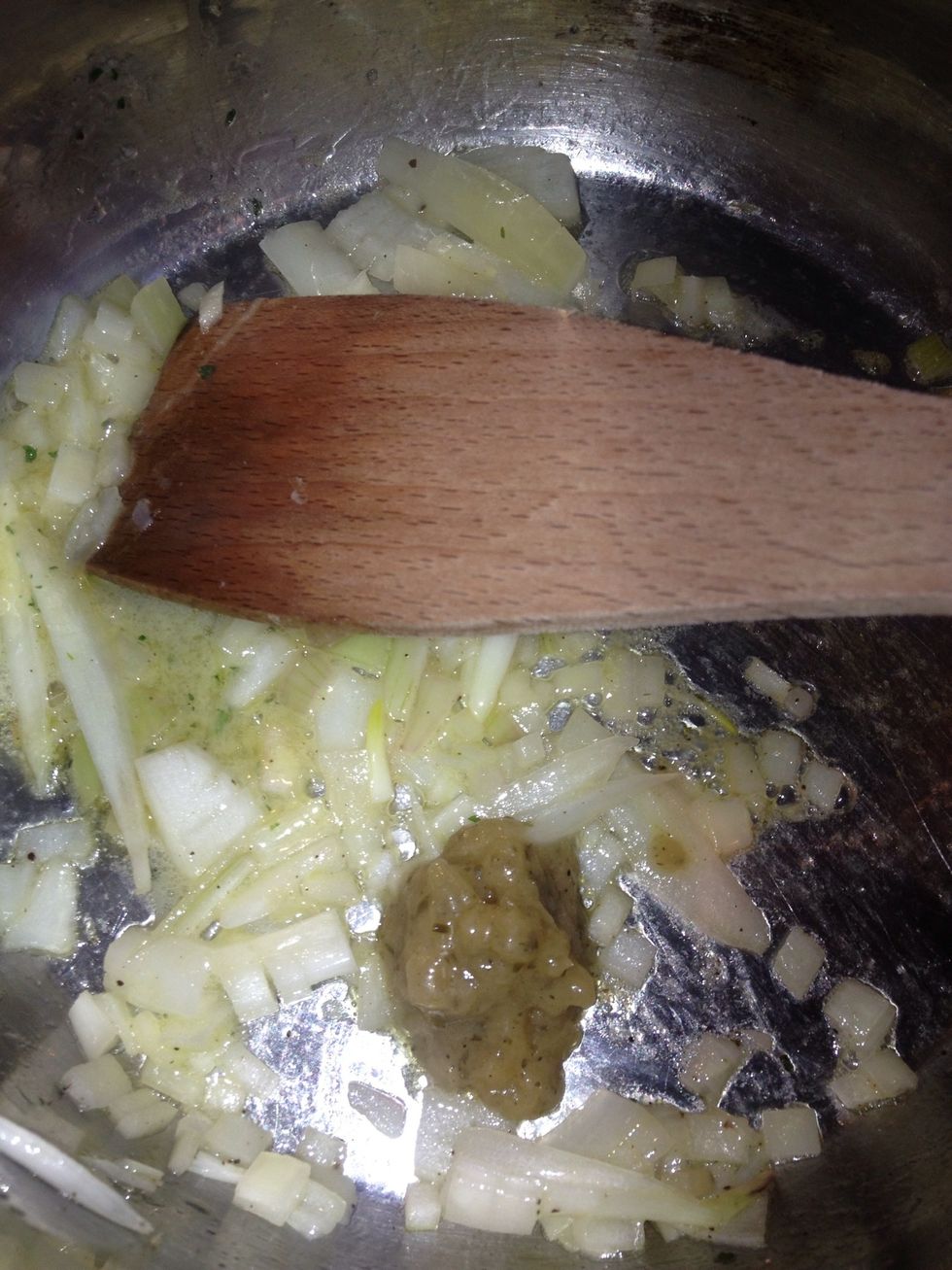 I've added an extra touch, a white wine, garlic and parsley paste! This is available from any supermarket and is stored in a glass jar, these pastes can be mixed with creams!