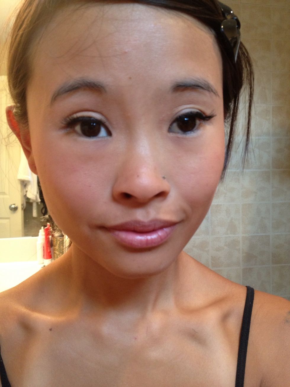 I've applied light bronzer, blush and translucent powder. Here is a nice light summer makeup look.