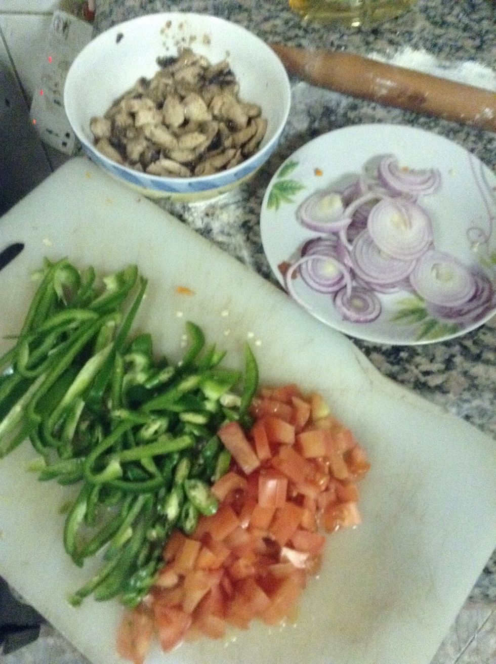 I've cut vegetable of my own choice, round cut onion, one capsicum, tomatoes, mushrooms, green chili and chicken cooked with mushrooms soya sauce and vinegar.