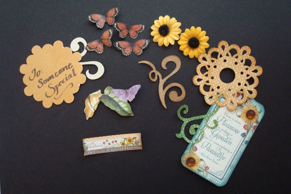 I've fussy cut some Spring elements that will be used to decorate the Pretzel bag. A couple of fabric flowers and a tag with a Spring message will also be used for decoration.