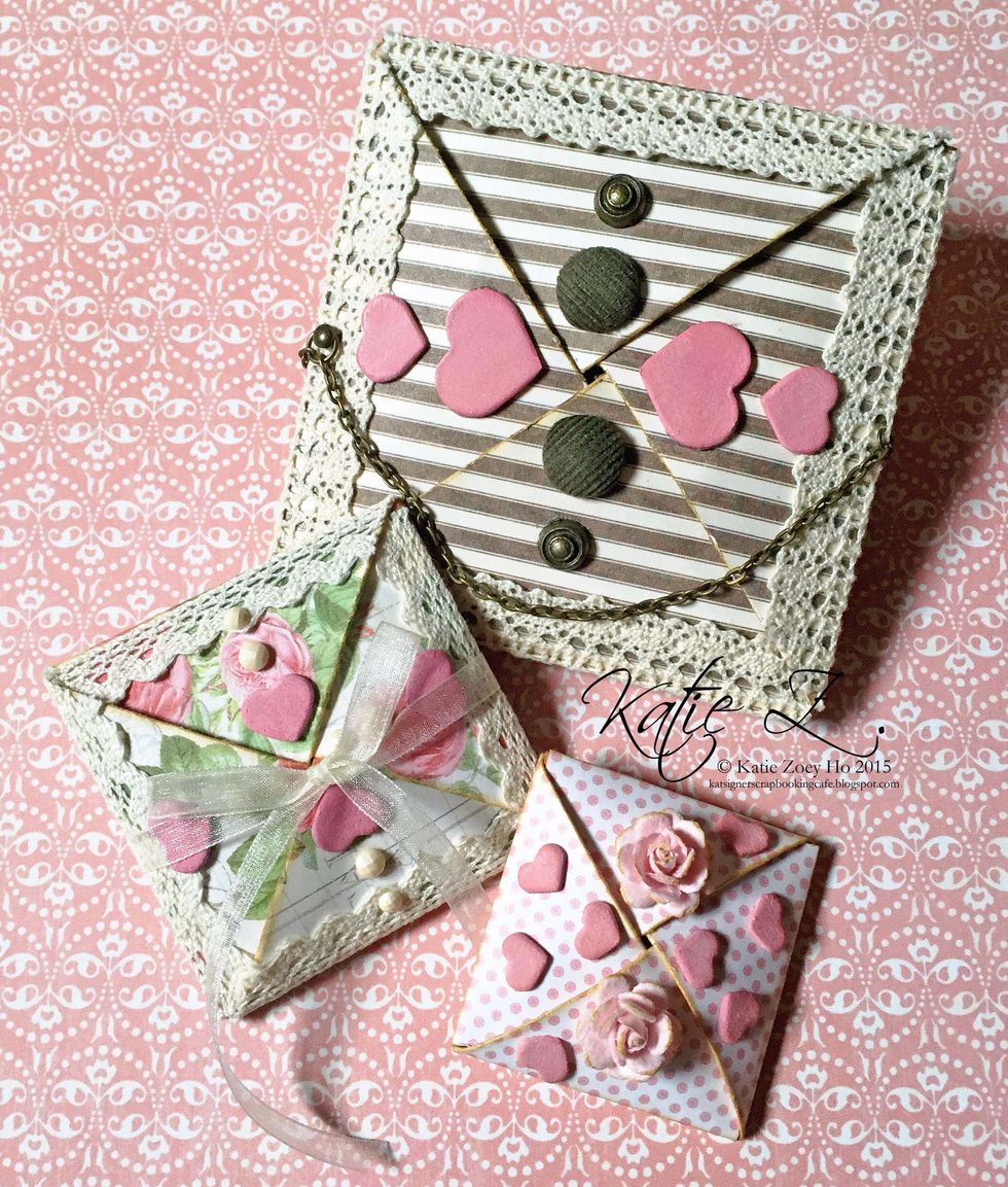 I've made 3 puzzle purses of various sizes here... A video tour in how these purses work is shown on my YouTube channel, http://youtu.be/MpU-nMDh6_g