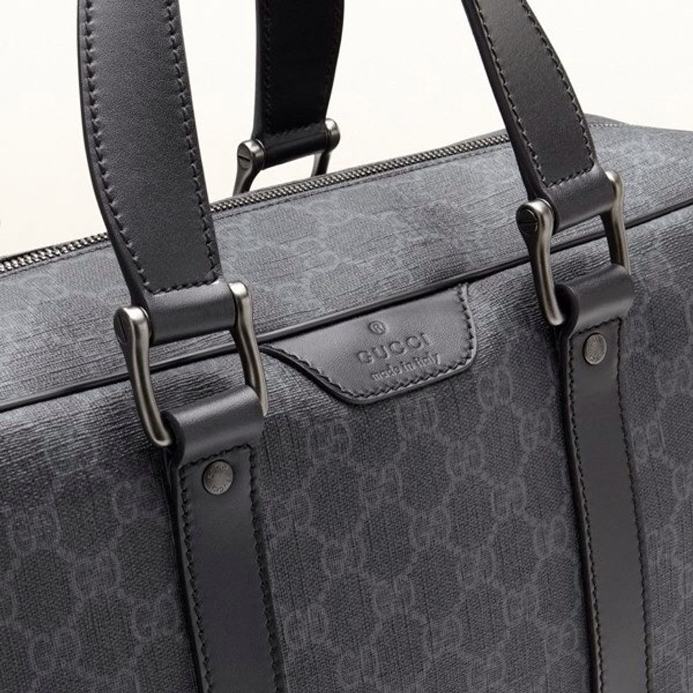 I've seen SEVERAL guides on how to "spot a fake" this or that. Or how to "avoid buying a fake" designer such & such. Well I'm here to give the simplest guideline...