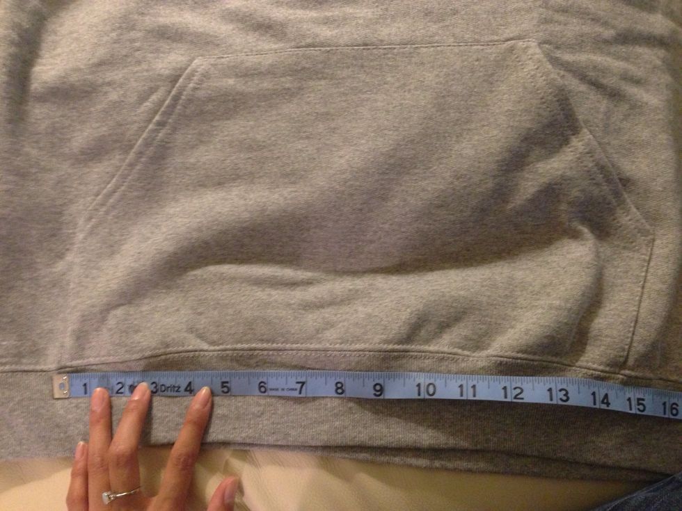 I want to make a white belly - measure the pocket length to see how big the belly will be. pocket is : 12in - i still want to be able to access the pocket :3