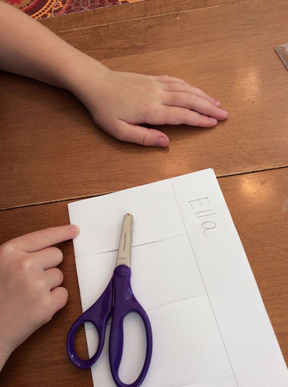 I want to make more pant legs, so I cut each part again.