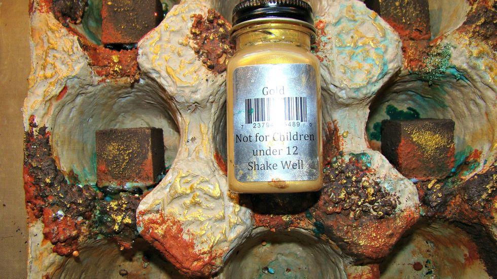 I wanted some metal highlight here and there so using my finger I applied some Metal Effects - Gold to the surface.